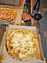 Pizza Quattro Formaggi & Pizza Prosciutto